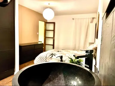 a bathroom with a black sink and a bed at *FONTAINE MOUSSUE*HYPER CENTRE*T2 STANDING* in Salon-de-Provence
