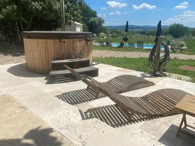 a wooden bench sitting next to a wooden grill at Terre Luberon in Pertuis