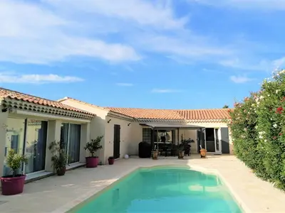 a house with a swimming pool in a yard at JULIANA in Eyragues