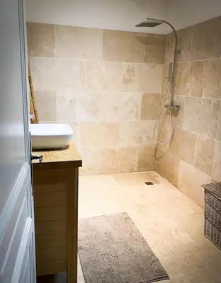 a bathroom with a shower with a sink and a shower at Belle maison provençale au pied du Mont Ventoux in Caromb