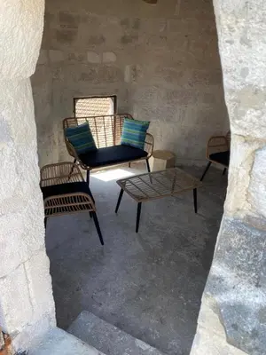 a group of chairs and a table in a room at La tour 3: Appart au cœur de la petite Venise in LʼIsle-sur-la-Sorgue