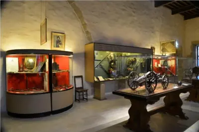 a room with two display tanks with bikes in it at Woods Natural Hyper centre Fontaine Moussue in Salon-de-Provence