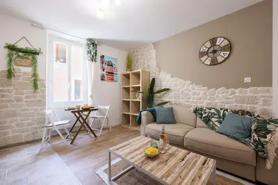a living room with a couch and a table at Exotic Stones Hyper Centre Fontaine Moussue in Salon-de-Provence