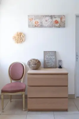 a dresser with a chair and a picture on it at Villa Anna - piscine privée proche du centre historique in LʼIsle-sur-la-Sorgue