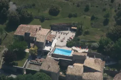 an aerial view of a house with a swimming pool at Le Clos des Amandiers in Simiane-la-Rotonde