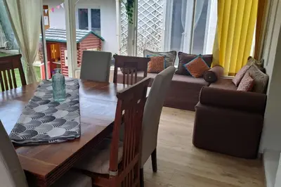 a living room with a table and a couch at Maison paisible et ensoleillée in Avignon