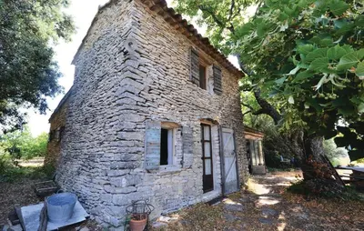 an old stone house in the middle of a yard at 1 Bedroom Beautiful Home In Saignon in Saignon