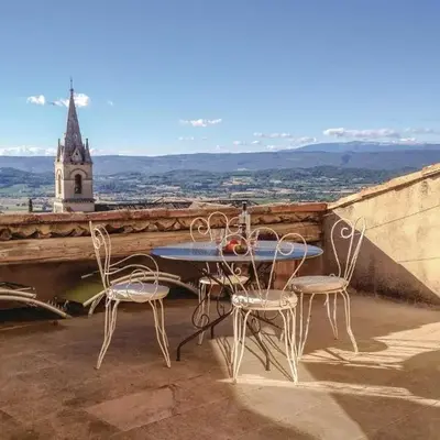 Cozy Apartment In Bonnieux With Kitchen
