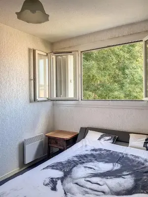 a bedroom with a bed with a picture of a woman at Plein centre ville Appartement in Salon-de-Provence