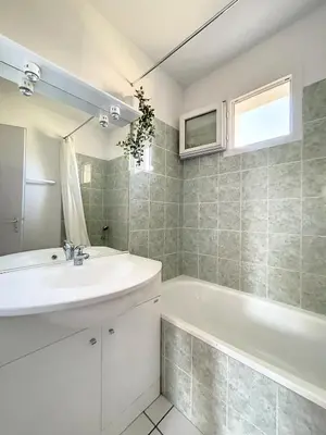 a bathroom with a sink and a bath tub at Casa De Provence in Saint-Saturnin-les-Avignon