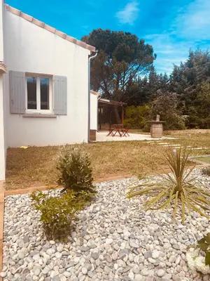 a backyard with a house and a gravel yard at La Maison d à côté 8 à 10 personnes in Carpentras