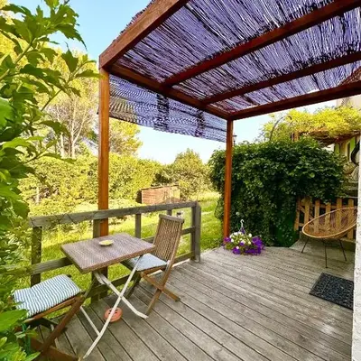 Maisonnette avec terrasse privée au calme absolu - proche LOURMARIN