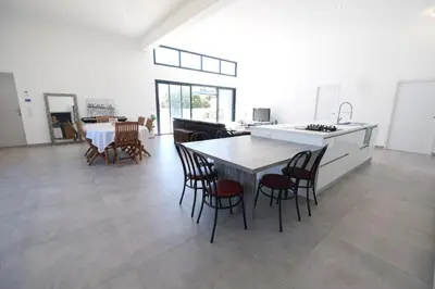 a kitchen and dining room with a table and chairs at LS6-408 ERNO Villa contemporaine avec piscine privée 8 couchages à Chateauneuf de Gadagne - Proche d’Avignon in Châteauneuf-de-Gadagne