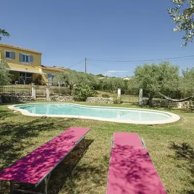 Amazing Home In Caumont Sur Durance