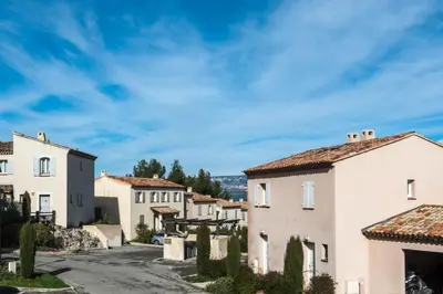 a row of houses in a village at Les Coteaux de Pont Royal en Provence - maeva Home - Maison 3 Pièces 6 Personnes - Sélection MAE-8177 in Mallemort