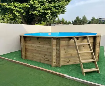 a blue table on top of a wooden wall at Maison de charme avec piscine in Monteux