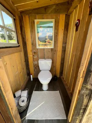 a small bathroom with a toilet in a cabin at Cabanon bucolique face au Luberon in Lourmarin