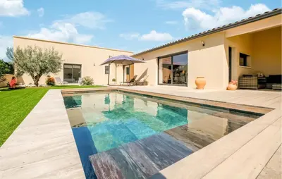 a swimming pool in the backyard of a house at Amazing Home In Robion in Robion en Luberon