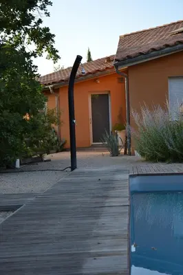 a wooden walkway in front of a house at Le gîte du petit branché in Mazan