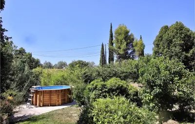 a hot tub in the middle of a garden at 2 Bedroom Beautiful Home In St Didier in Saint-Didier