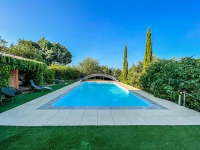 a swimming pool in the middle of a yard at Chambre du sentier des ocres in Roussillon