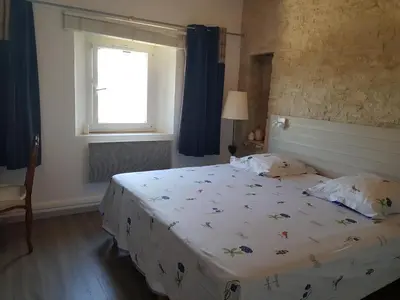 a bedroom with a bed and a window at Chambre du sentier des ocres in Roussillon