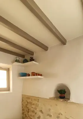 a room with white walls and a window at La Carriera, petite maison Provençale sud Ventoux, climatisée in Bédoin