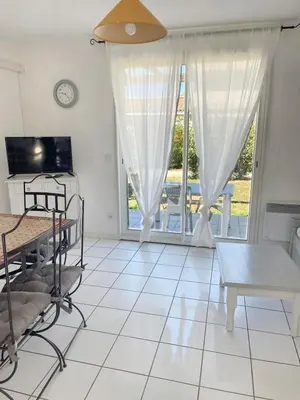 a living room with a view of a patio at Maison confortable Saint-Saturnin in Saint-Saturnin-lès-Avignon
