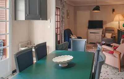a dining room with a green table and chairs at Gorgeous Home In Bédoin With Wifi in Bédoin