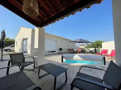 a patio with chairs and a table and a swimming pool at Magnifique villa avec piscine extérieure in Alleins