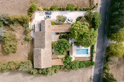 an aerial view of a house with a pool at Le Mas Justin in Gordes