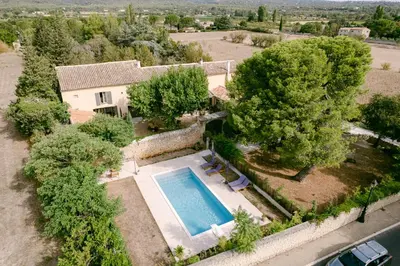 an aerial view of a house with a swimming pool at Le Mas Justin in Gordes