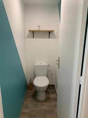 a bathroom with a toilet in a small room at Ravissant logement avec jacuzzi in Lançon-Provence