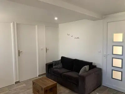 a living room with a brown couch and a box at Ravissant logement avec jacuzzi in Lançon-Provence