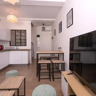 Le Nostradamus - Magnifique appartement cours principal plein centre avec parking