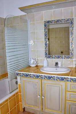a bathroom with a sink and a mirror at Chambres d'Hôtes dans villa avec piscine chez Raphaële in LʼIsle-sur-la-Sorgue