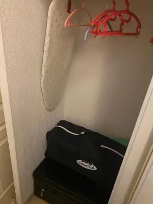 a room with a bag on the wall at Maison de vacances au calme 4 personnes residence avec piscine in Aubignan