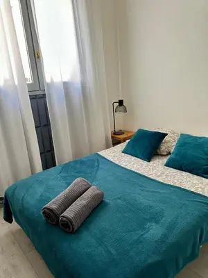 two towels on a bed in a bedroom at Studio3 proche Quai Rouget in LʼIsle-sur-la-Sorgue