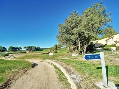 a blue road sign on a dirt road at Escale détente - Résidence 4* au sein d'un Golf in Saumane-de-Vaucluse