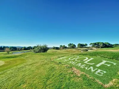 an image of a golf course sign on a field at Escale détente - Résidence 4* au sein d'un Golf in Saumane-de-Vaucluse