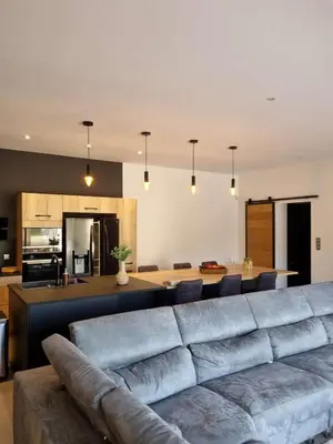 a living room with a couch and a kitchen at Villa contemporaine in Pernes-les-Fontaines