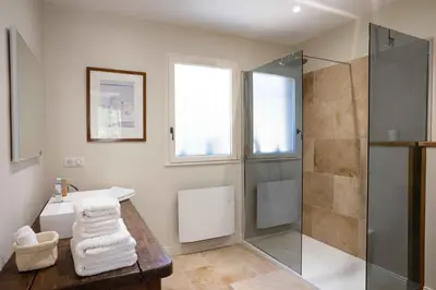 a bathroom with a shower and a sink at Maison Cocoon Lourmarin 6 personnes in Lourmarin