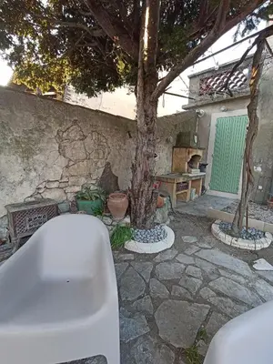 a white bath tub sitting next to a tree at Maison Rosiris in Pernes-les-Fontaines