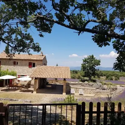 Maison de caractère dans Luberon avec piscine