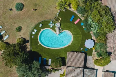 an overhead view of a yard with a swimming pool at Roulotte chez Manon en Luberon in Lagnes