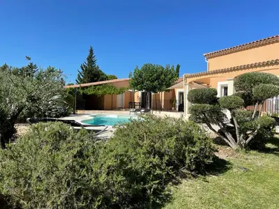 a house with a swimming pool in a yard at Beau studio en duo au coeur du Luberon in Saumane-de-Vaucluse