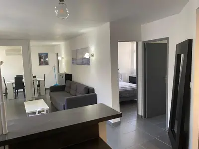 a living room with a couch and a bed at Appartement proche centre ville in Aix-en-Provence