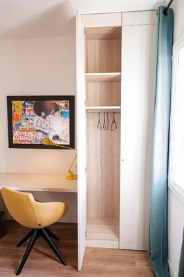 a room with a desk and a chair next to a closet at La Blanchère, vue golf in Vedène