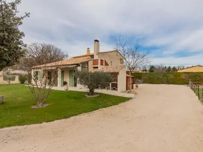 a house with a driveway in front of it at Apartment L'Aquillon by Interhome in Noves