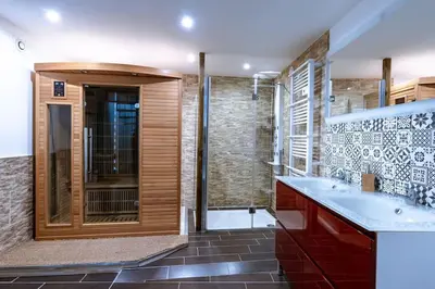 a bathroom with a tub and a shower and a sink at Lou Roucas : Agréable maison de village avec vue in Fontaine-de-Vaucluse